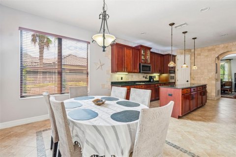 House in Land O' Lakes, Florida 6 bedrooms, 399.48 sq.m. № 2130971 - photo 23