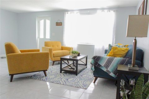 House in Tampa, Florida 3 bedrooms, 166.85 sq.m. № 1881327 - photo 4