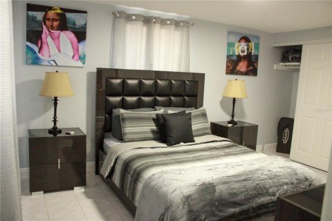 House in Tampa, Florida 3 bedrooms, 166.85 sq.m. № 1881327 - photo 25