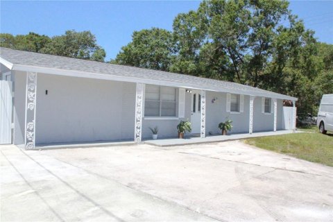 House in Tampa, Florida 3 bedrooms, 166.85 sq.m. № 1881327 - photo 2