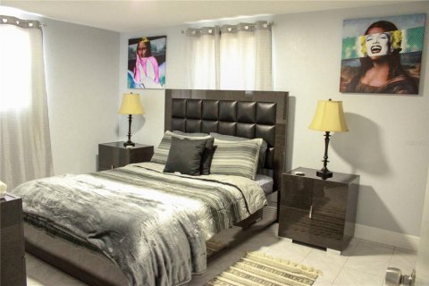 House in Tampa, Florida 3 bedrooms, 166.85 sq.m. № 1881327 - photo 23