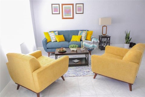 House in Tampa, Florida 3 bedrooms, 166.85 sq.m. № 1881327 - photo 6