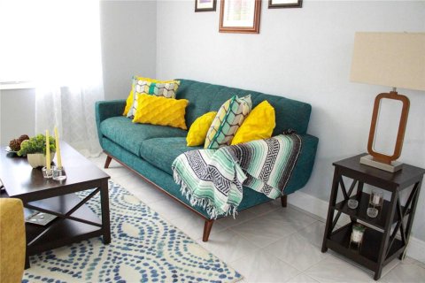 House in Tampa, Florida 3 bedrooms, 166.85 sq.m. № 1881327 - photo 7