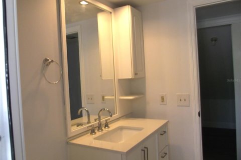 House in Saint Petersburg, Florida 4 bedrooms, 183.3 sq.m. № 1629047 - photo 22