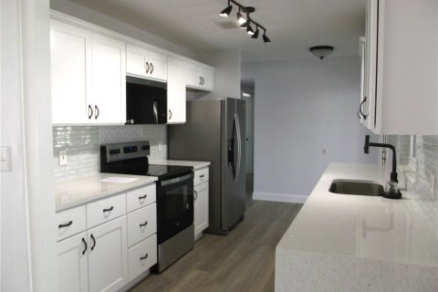 House in Saint Petersburg, Florida 4 bedrooms, 183.3 sq.m. № 1629047 - photo 16