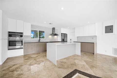 House in Fort Lauderdale, Florida 3 bedrooms, 144.93 sq.m. № 1987082