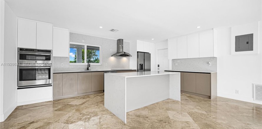 House in Fort Lauderdale, Florida 3 bedrooms, 144.93 sq.m. № 1987082