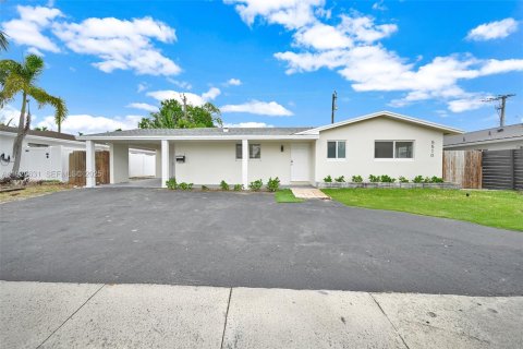 House in Fort Lauderdale, Florida 3 bedrooms, 144.93 sq.m. № 1987082 - photo 2