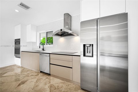 House in Fort Lauderdale, Florida 3 bedrooms, 144.93 sq.m. № 1987082 - photo 5