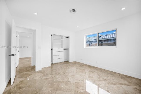 House in Fort Lauderdale, Florida 3 bedrooms, 144.93 sq.m. № 1987082 - photo 11