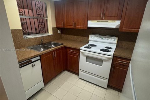 Купить кондоминиум в Хайалиа, Флорида 2 спальни, 112.23м2, № 1839415 - фото 10
