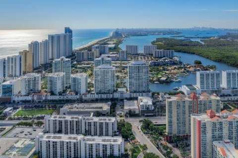 Condo in Sunny Isles Beach, Florida, 3 bedrooms  № 1921977 - photo 24