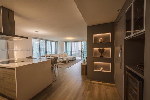 Condo in Sunny Isles Beach, Florida, 3 bedrooms  № 1921977 - photo 9