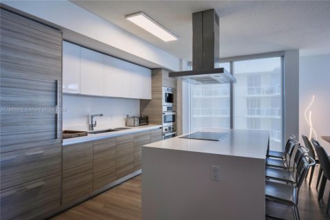 Condo in Sunny Isles Beach, Florida, 3 bedrooms  № 1921977 - photo 19