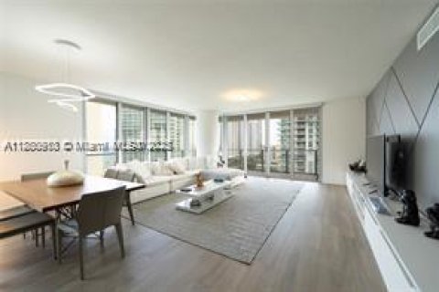Condo in Sunny Isles Beach, Florida, 3 bedrooms  № 1921977 - photo 1