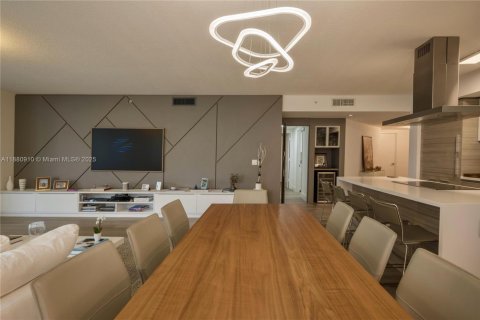 Condo in Sunny Isles Beach, Florida, 3 bedrooms  № 1921977 - photo 13
