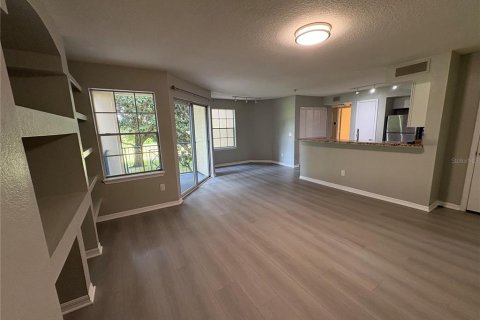 Condo in Orlando, Florida, 2 bedrooms  № 2225275 - photo 3