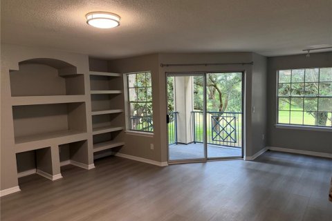 Condo in Orlando, Florida, 2 bedrooms  № 2225275 - photo 2