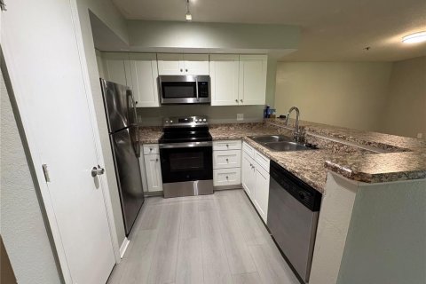 Condo in Orlando, Florida, 2 bedrooms  № 2225275 - photo 7