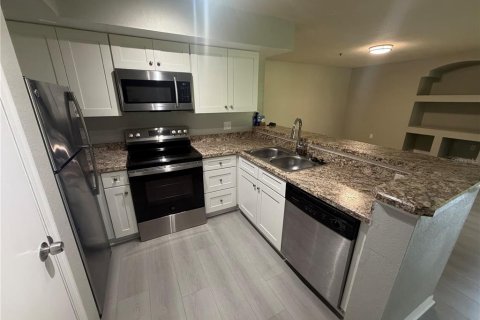 Condo in Orlando, Florida, 2 bedrooms  № 2225275 - photo 6