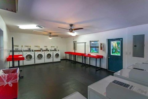 Condo in Oakland Park, Florida, 3 bedrooms № 2055799 - photo 5