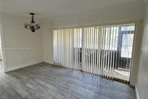 Condo in Oakland Park, Florida, 3 bedrooms № 2055799 - photo 8