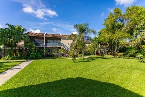 Condo in Oakland Park, Florida, 3 bedrooms № 2055799 - photo 2