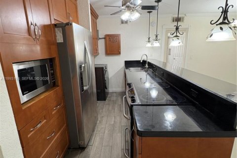 Condo in Oakland Park, Florida, 3 bedrooms № 2055799 - photo 15