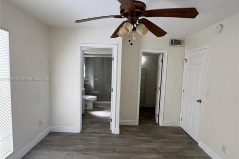 Condo in Oakland Park, Florida, 3 bedrooms № 2055799 - photo 11