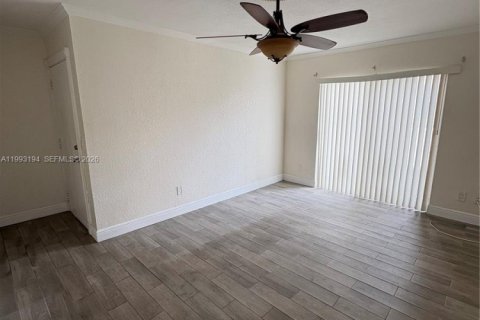 Condo in Oakland Park, Florida, 3 bedrooms № 2055799 - photo 14