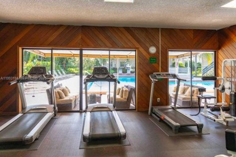 Condo in Oakland Park, Florida, 3 bedrooms № 2055799 - photo 3