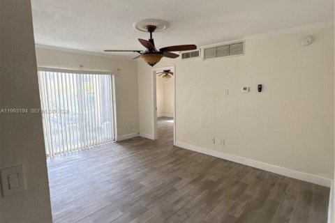 Condo in Oakland Park, Florida, 3 bedrooms № 2055799 - photo 16