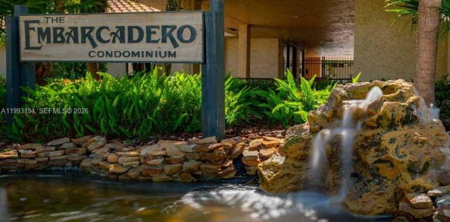 Condo in Oakland Park, Florida, 3 bedrooms № 2055799