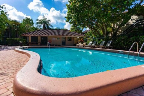 Condo in Oakland Park, Florida, 3 bedrooms № 2055799 - photo 7