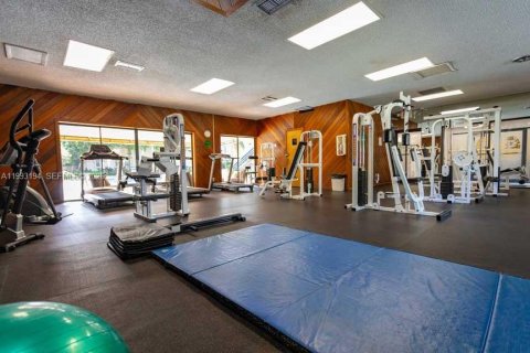 Condo in Oakland Park, Florida, 3 bedrooms № 2055799 - photo 4