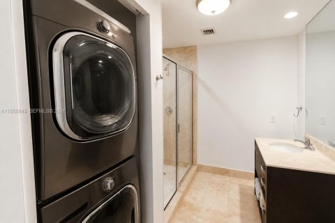 Condo in Sunny Isles Beach, Florida, 3 bedrooms № 2090665 - photo 9