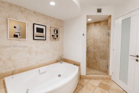 Condo in Sunny Isles Beach, Florida, 3 bedrooms № 2090665 - photo 11