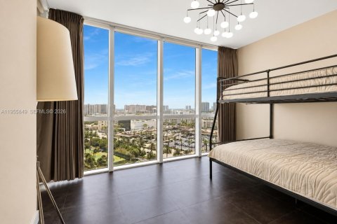 Condo in Sunny Isles Beach, Florida, 3 bedrooms № 2090665 - photo 12