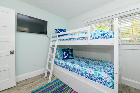 House in Anna Maria, Florida 4 bedrooms, 140.75 sq.m. № 1717375 - photo 7