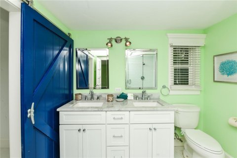 House in Anna Maria, Florida 4 bedrooms, 140.75 sq.m. № 1717375 - photo 13