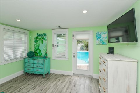 House in Anna Maria, Florida 4 bedrooms, 140.75 sq.m. № 1717375 - photo 12