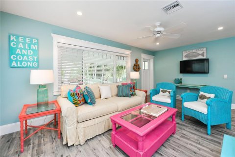 House in Anna Maria, Florida 4 bedrooms, 140.75 sq.m. № 1717375 - photo 25