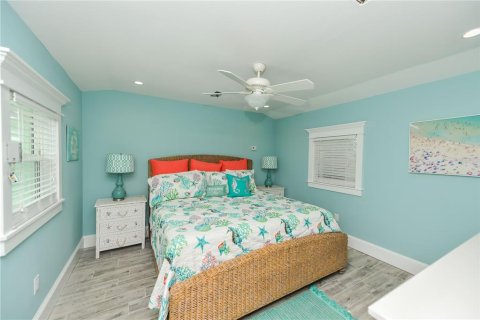 House in Anna Maria, Florida 4 bedrooms, 140.75 sq.m. № 1717375 - photo 30
