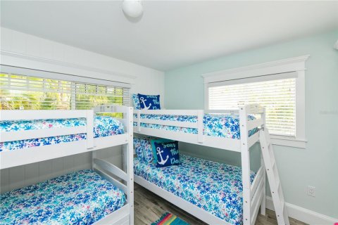 House in Anna Maria, Florida 4 bedrooms, 140.75 sq.m. № 1717375 - photo 6