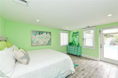 House in Anna Maria, Florida 4 bedrooms, 140.75 sq.m. № 1717375 - photo 11