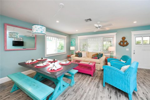 House in Anna Maria, Florida 4 bedrooms, 140.75 sq.m. № 1717375 - photo 23