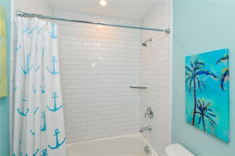 House in Anna Maria, Florida 4 bedrooms, 140.75 sq.m. № 1717375 - photo 9