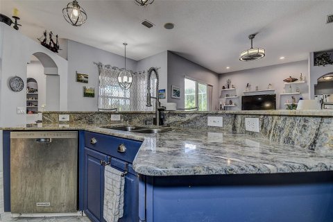Villa ou maison à vendre à Land O' Lakes, Floride: 4 chambres, 230.96 m2 № 1886723 - photo 18