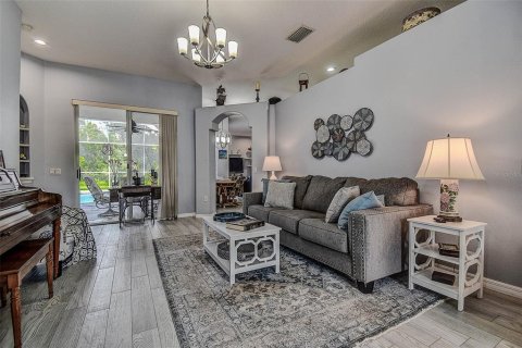 Villa ou maison à vendre à Land O' Lakes, Floride: 4 chambres, 230.96 m2 № 1886723 - photo 9