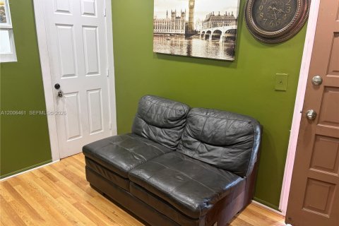 Propiedad comercial en venta en Lauderhill, Florida № 2071121 - foto 4